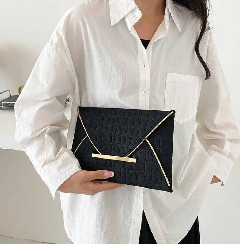 **PRE-ORDER** NEW So Chic Clutch Bag
