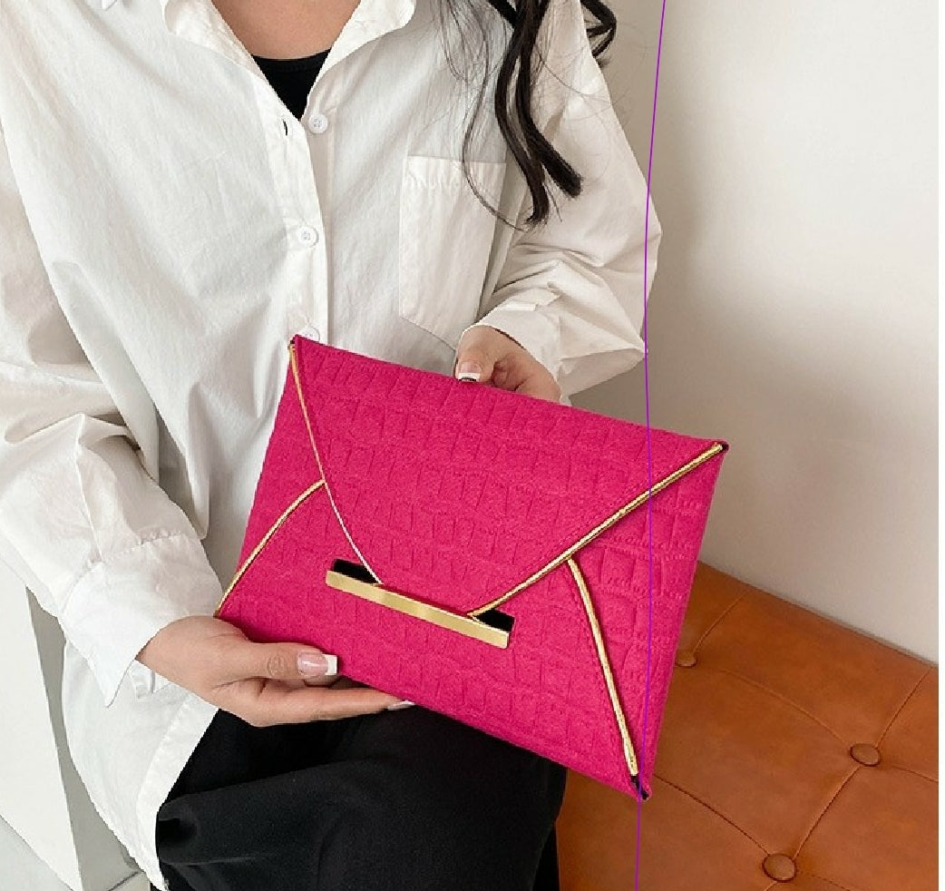 **PRE-ORDER** NEW So Chic Clutch Bag